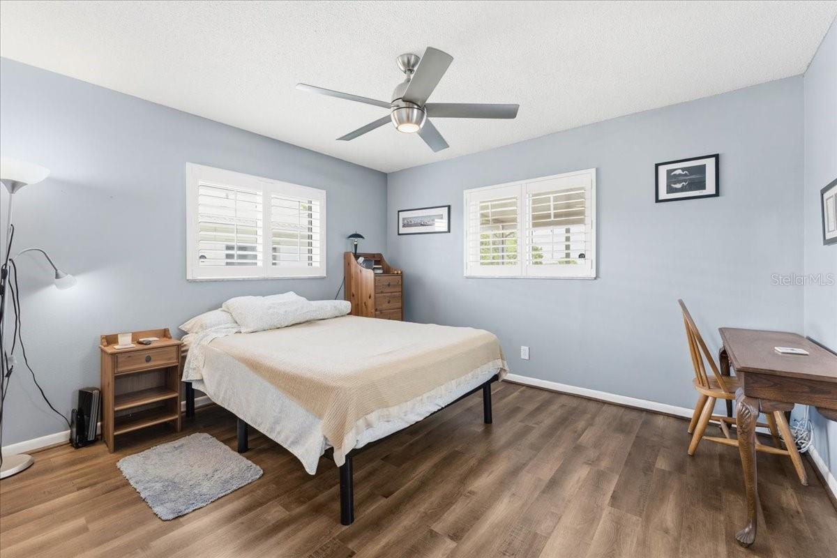 Image 23 of 50 For 9875 Mainlands Boulevard W