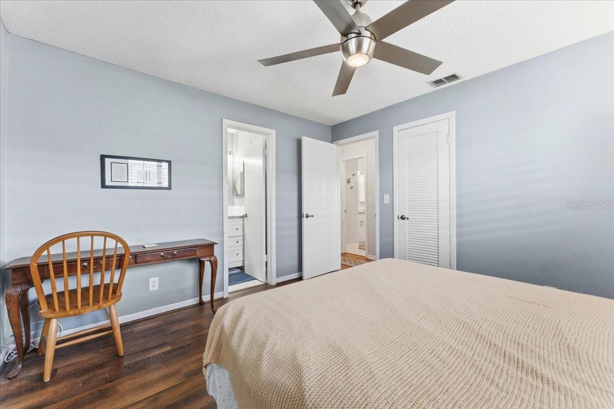 Image 24 of 50 For 9875 Mainlands Boulevard W