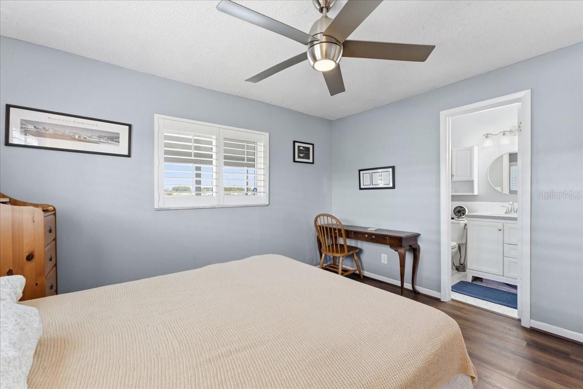Image 25 of 50 For 9875 Mainlands Boulevard W