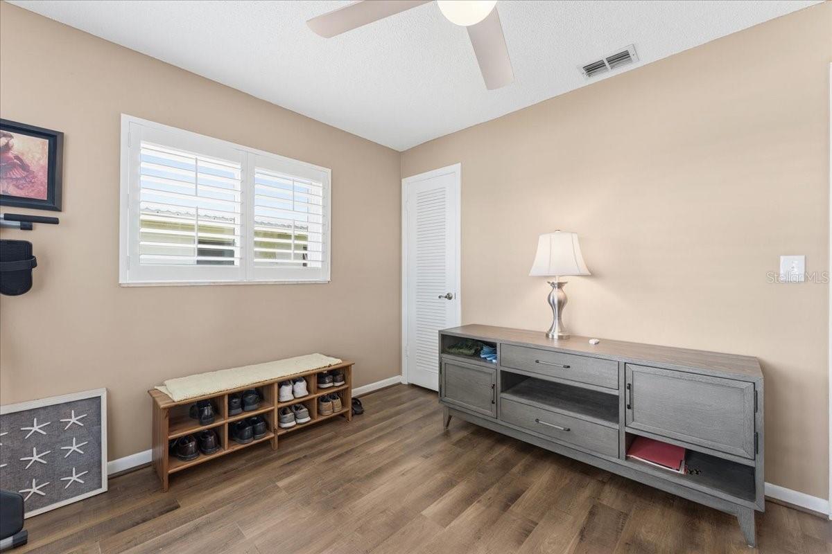 Image 33 of 50 For 9875 Mainlands Boulevard W