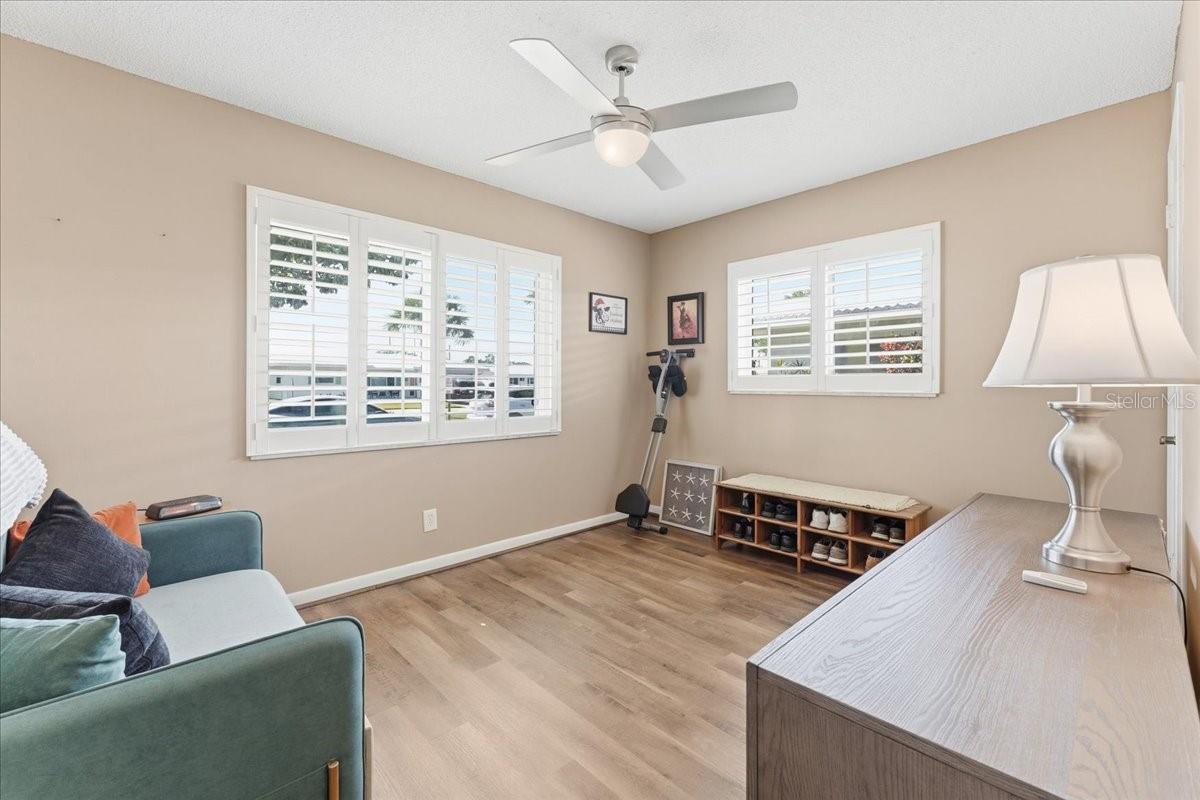 Image 34 of 50 For 9875 Mainlands Boulevard W