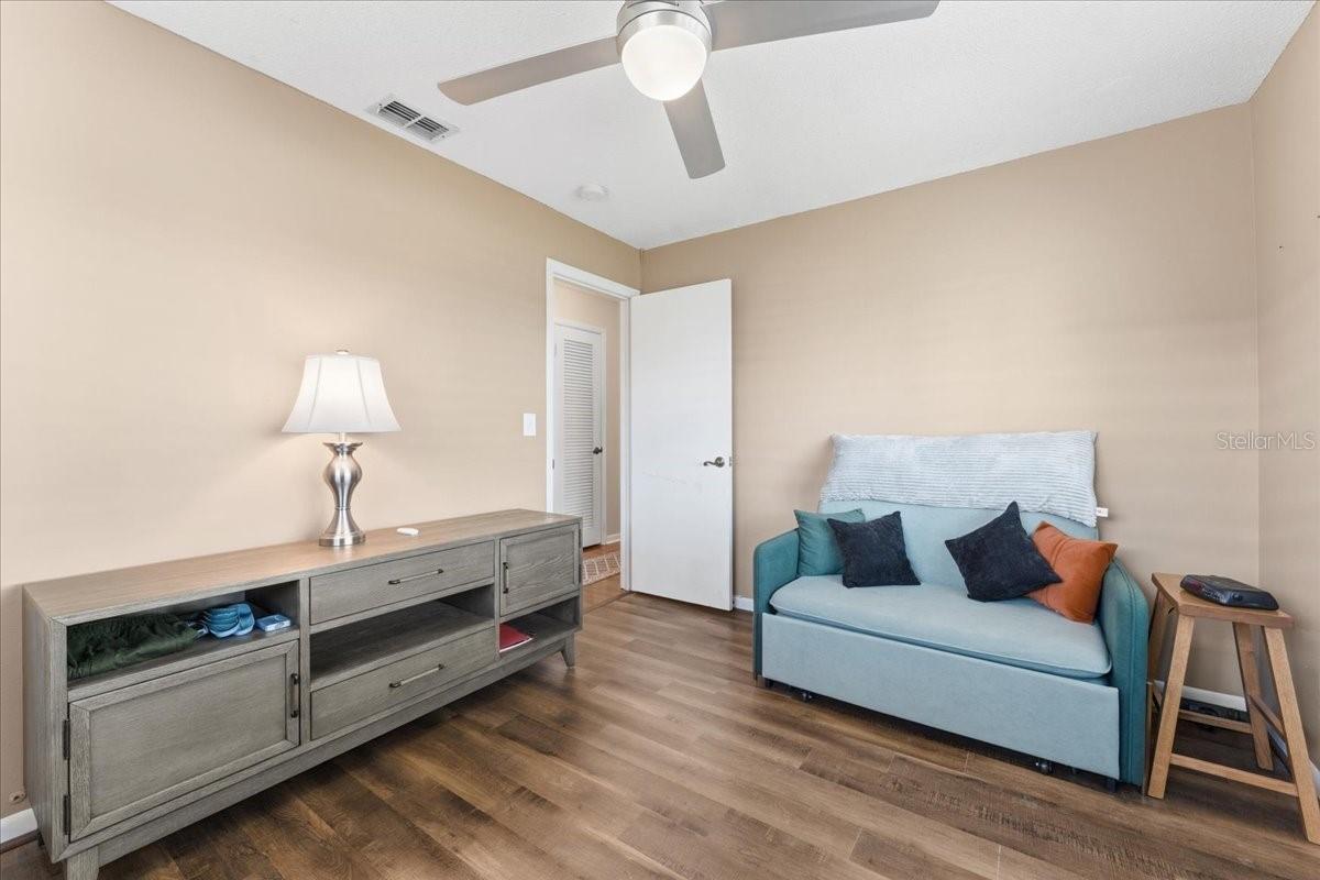 Image 35 of 50 For 9875 Mainlands Boulevard W