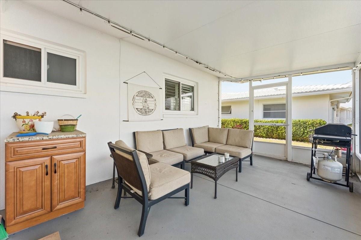 Image 38 of 50 For 9875 Mainlands Boulevard W