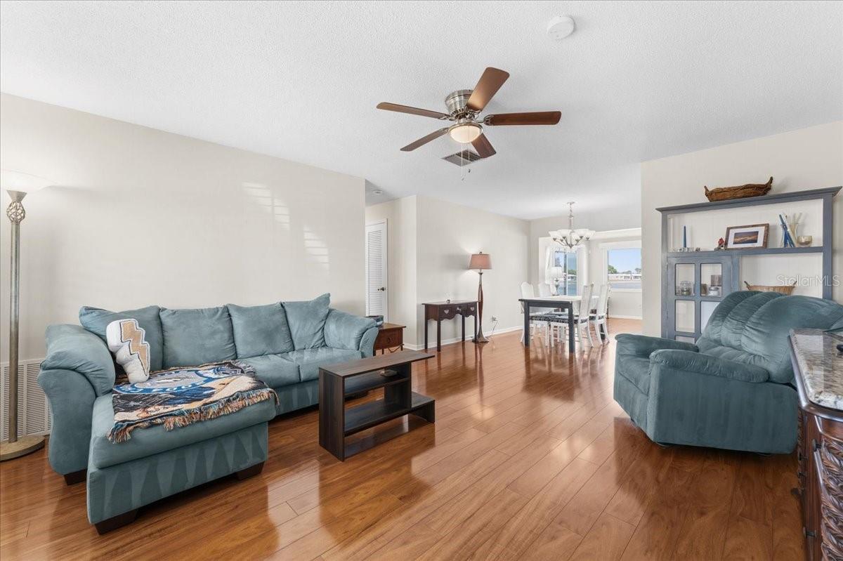 Image 6 of 50 For 9875 Mainlands Boulevard W