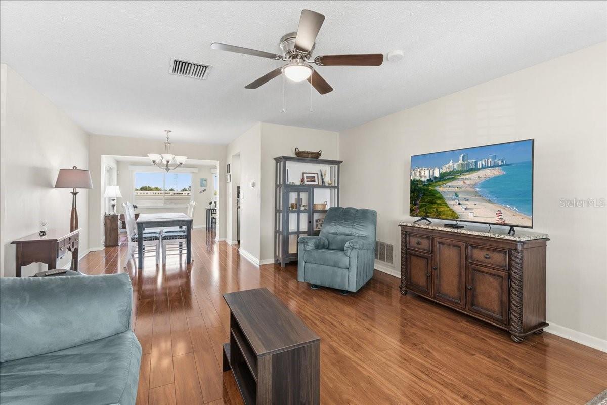 Image 7 of 50 For 9875 Mainlands Boulevard W