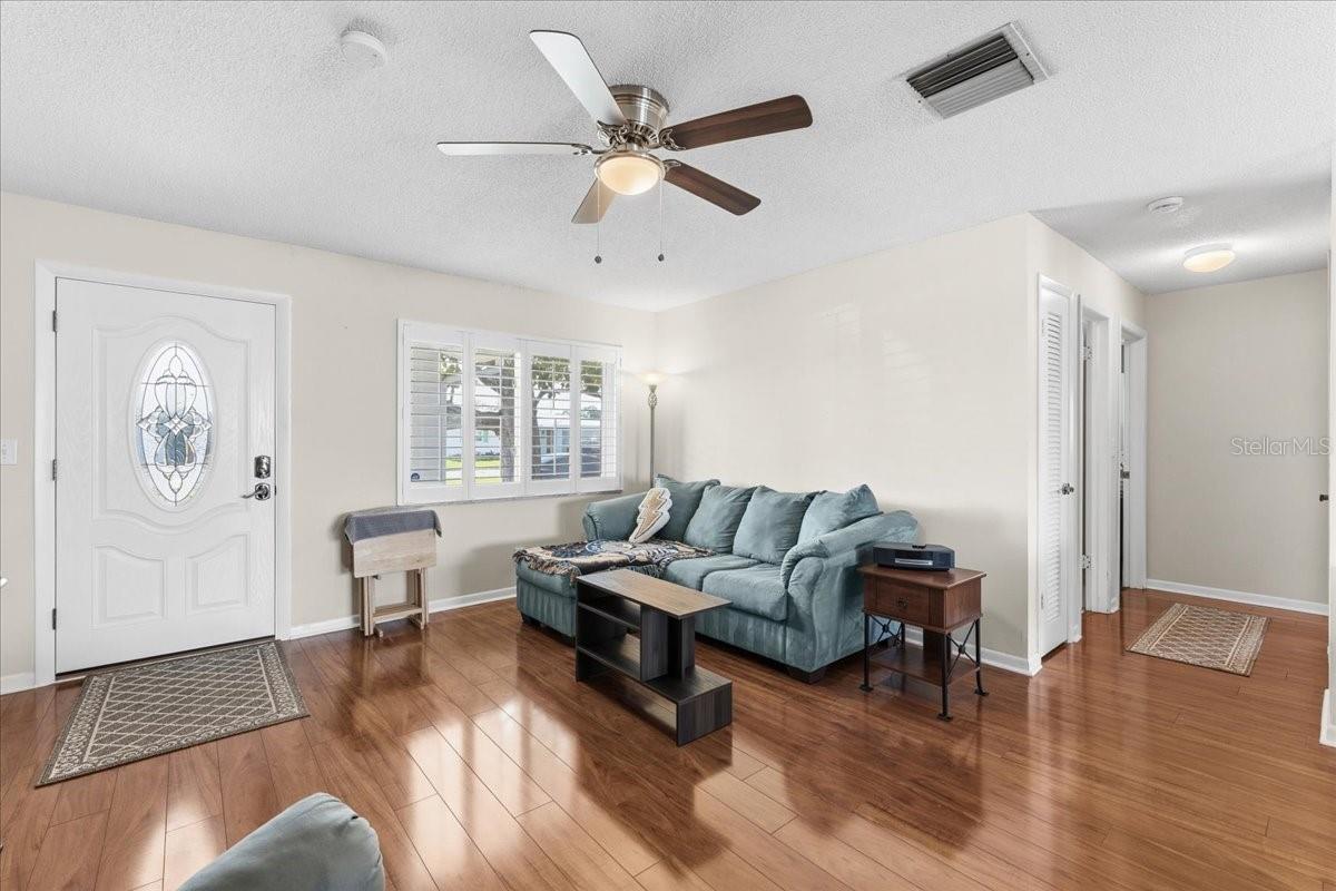 Image 9 of 50 For 9875 Mainlands Boulevard W