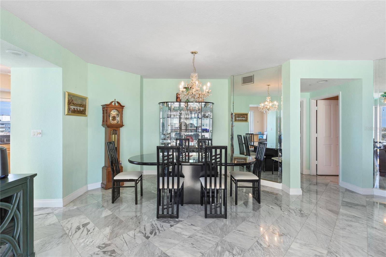 Image 18 of 63 For 1180 Gulf Boulevard 906
