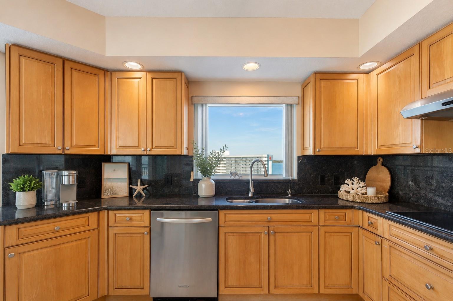 Image 21 of 63 For 1180 Gulf Boulevard 906