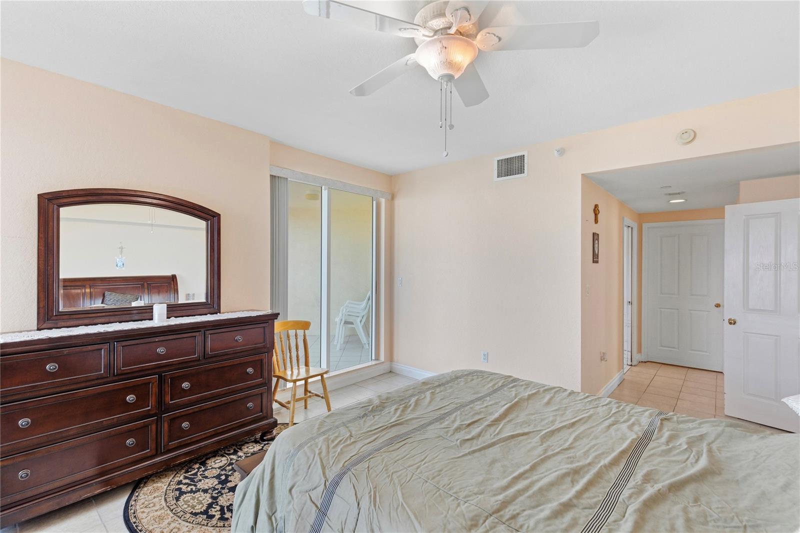 Image 29 of 63 For 1180 Gulf Boulevard 906