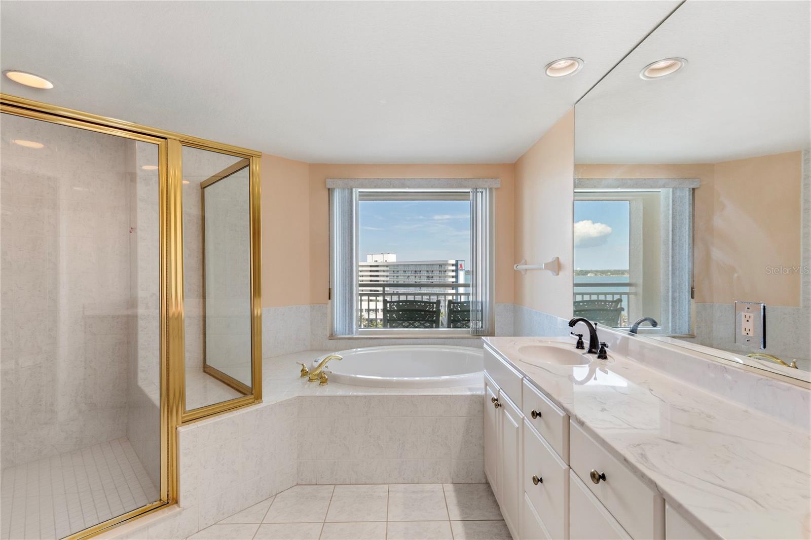 Image 31 of 63 For 1180 Gulf Boulevard 906