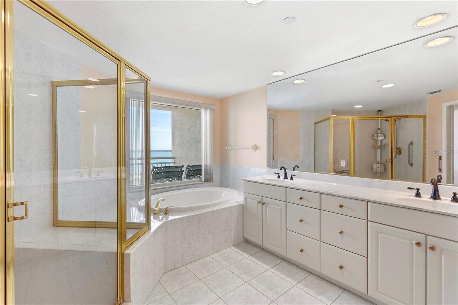 Image 33 of 63 For 1180 Gulf Boulevard 906