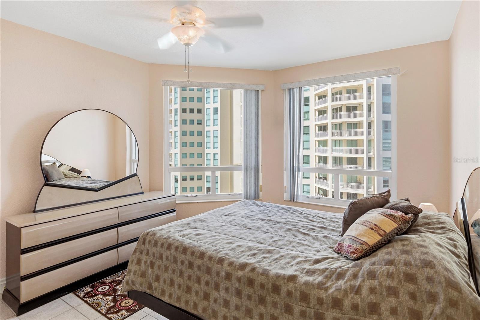 Image 35 of 63 For 1180 Gulf Boulevard 906