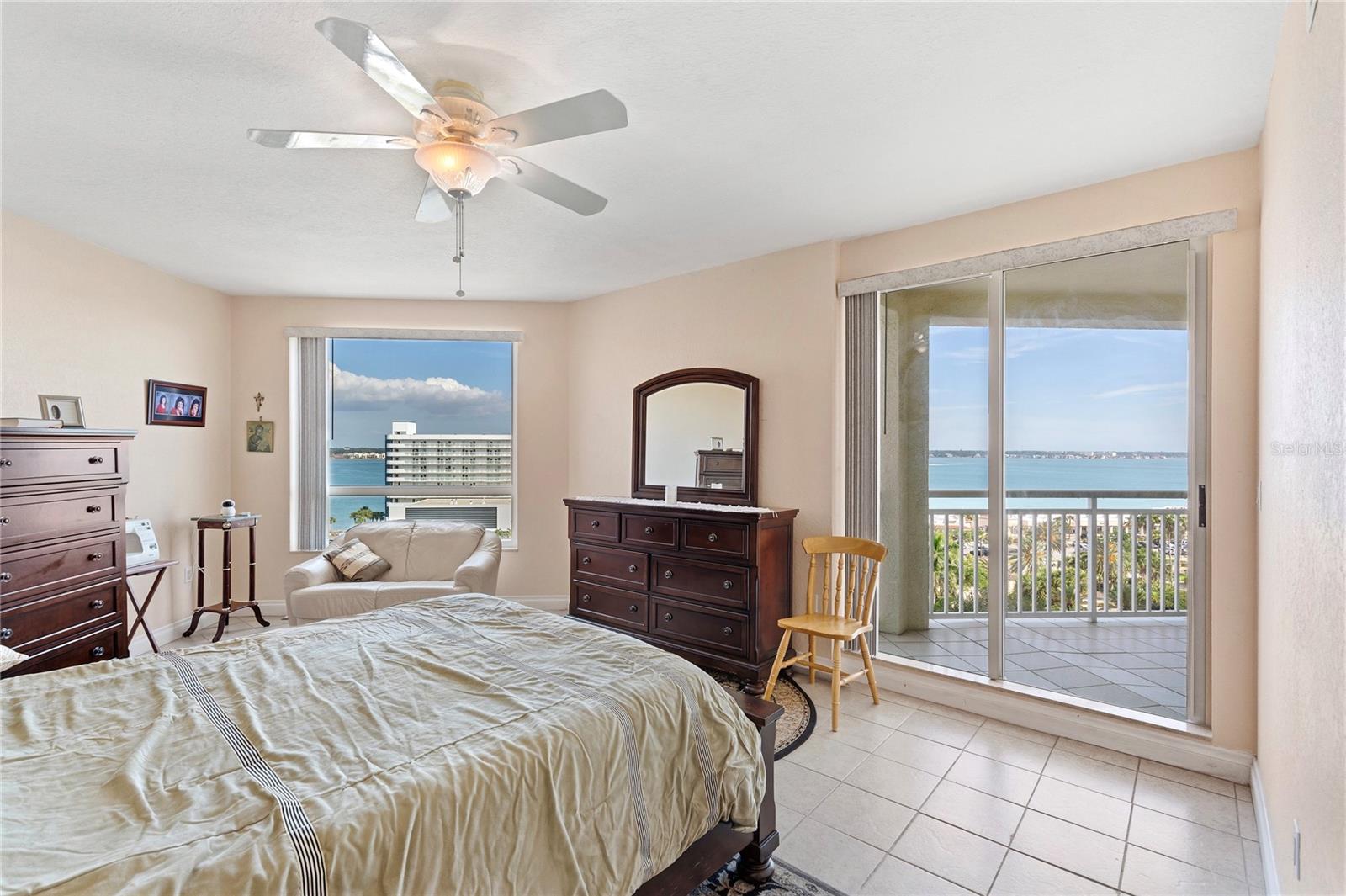 Image 37 of 63 For 1180 Gulf Boulevard 906