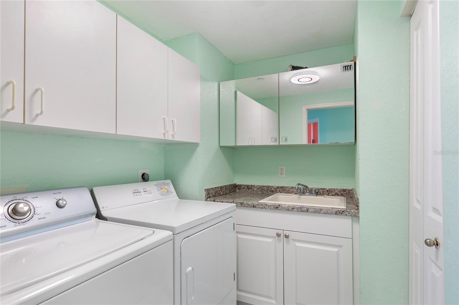 Image 43 of 63 For 1180 Gulf Boulevard 906