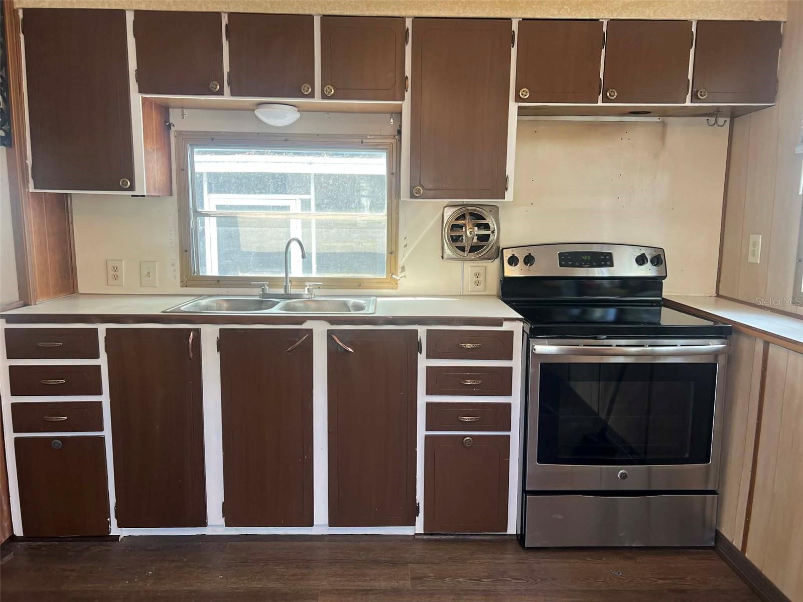 Image 6 of 17 For 7801 34th Avenue N 88
