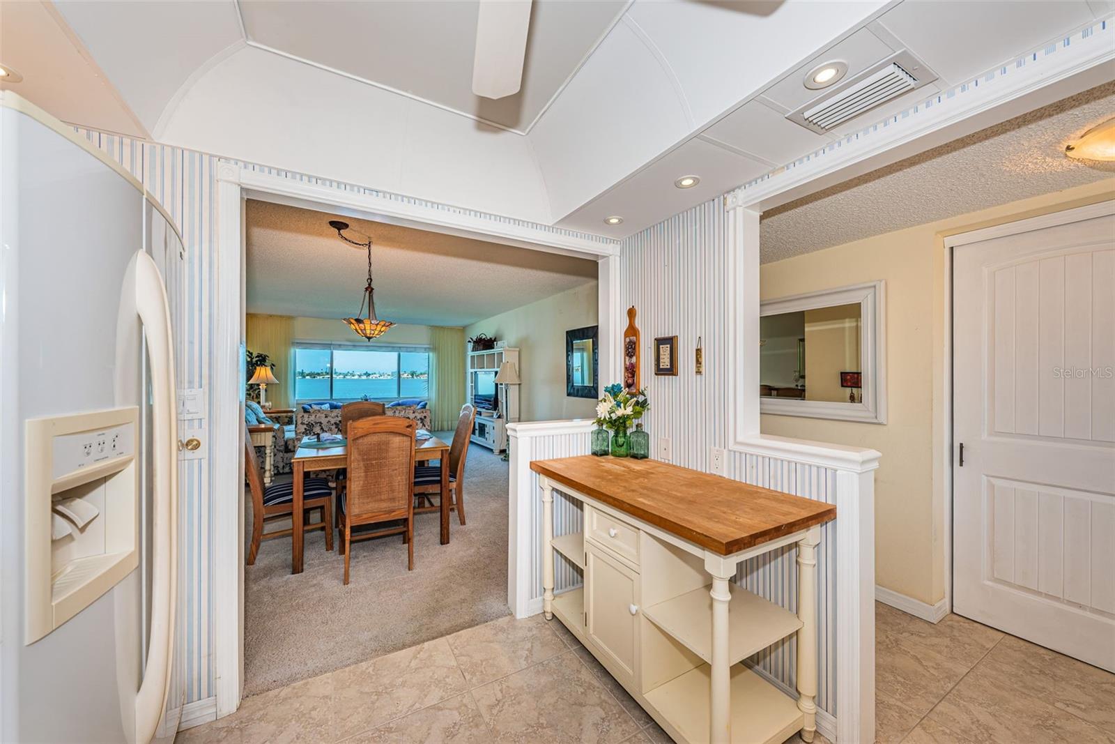 Image 11 of 64 For 4750 Cove Circle 303