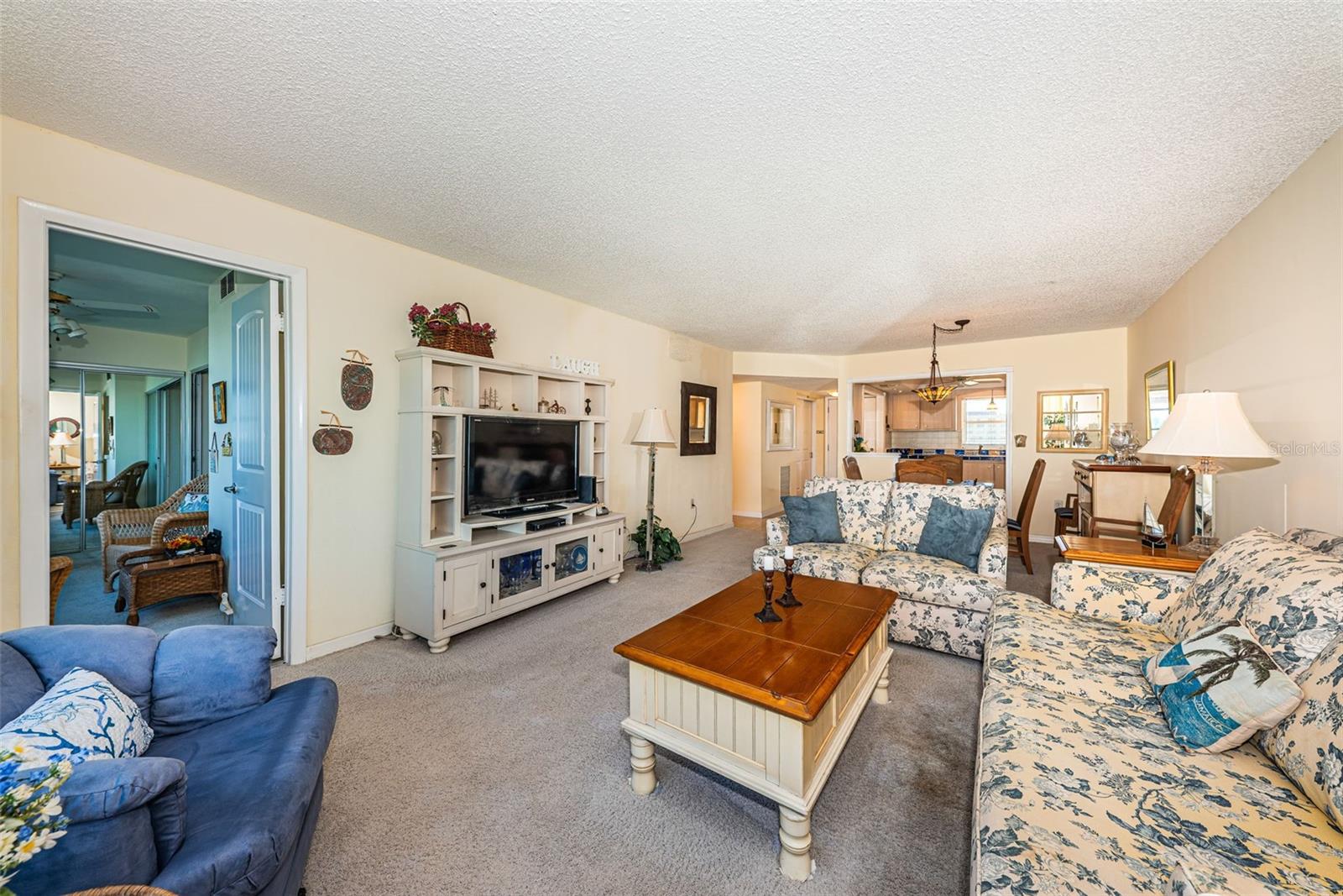 Image 22 of 64 For 4750 Cove Circle 303