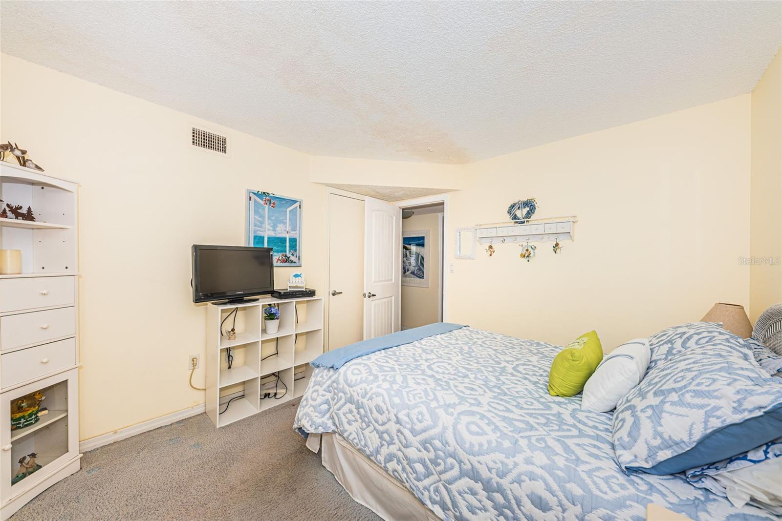 Image 29 of 64 For 4750 Cove Circle 303