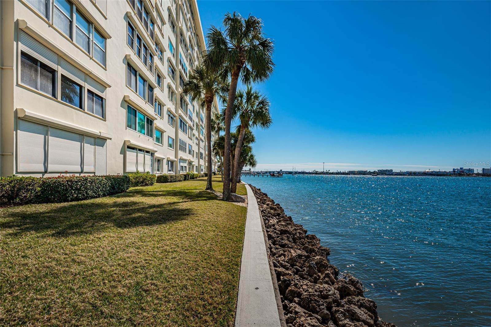 Image 39 of 64 For 4750 Cove Circle 303