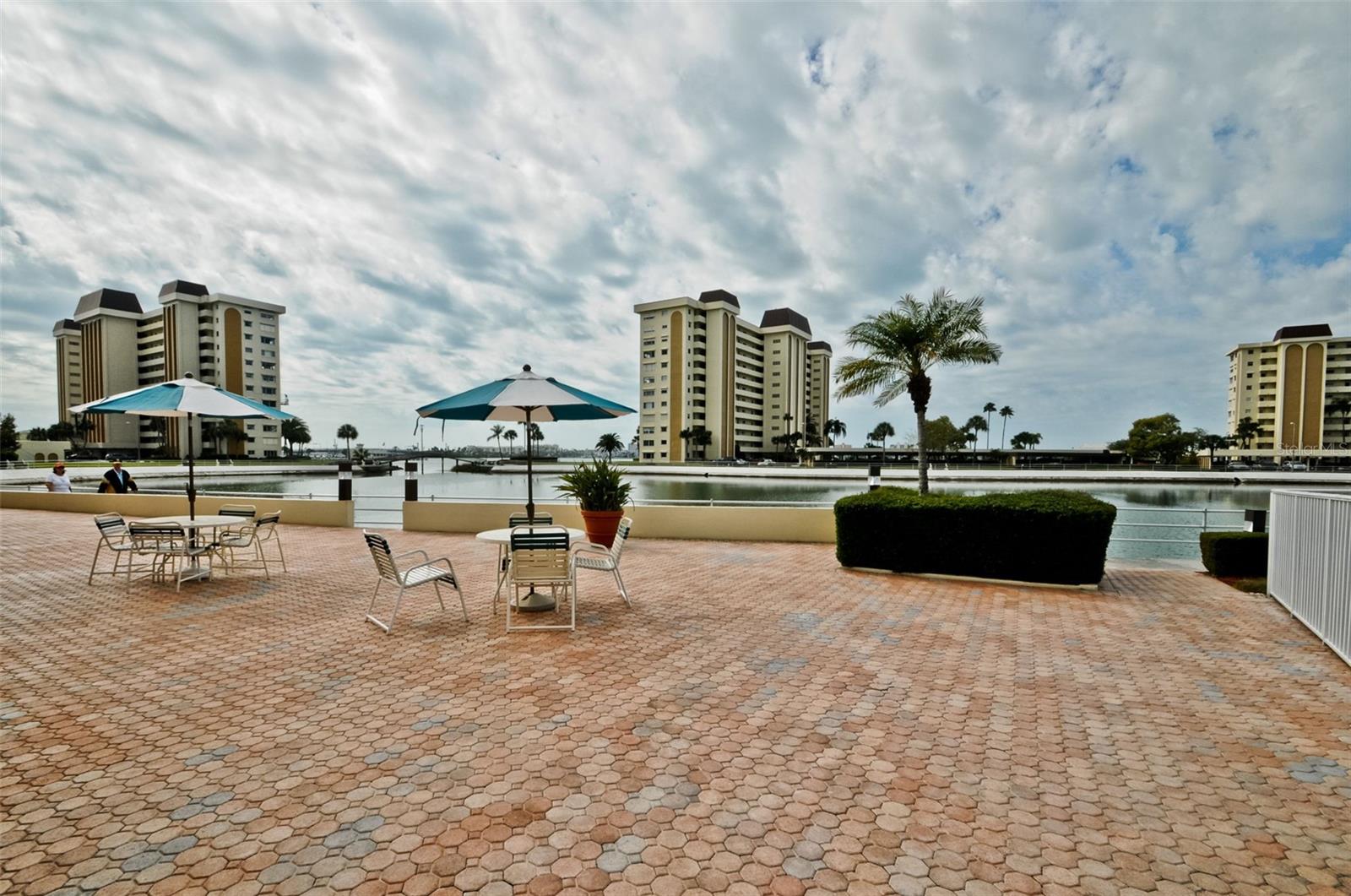 Image 47 of 64 For 4750 Cove Circle 303