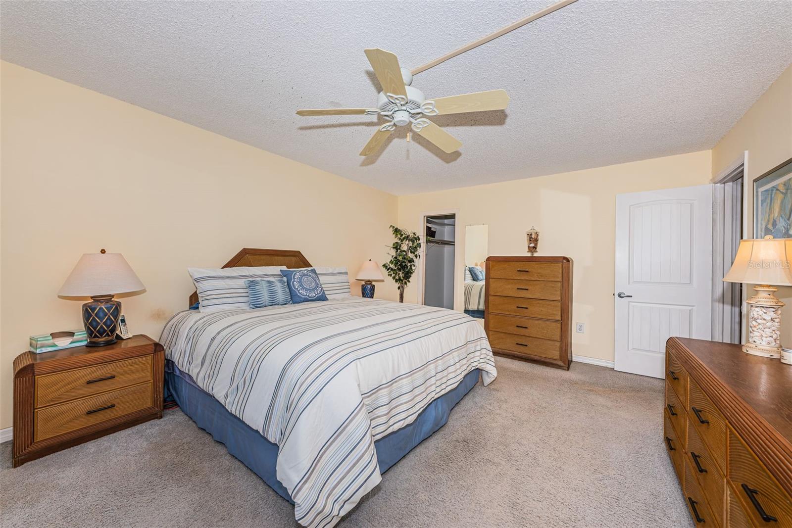 Image 5 of 64 For 4750 Cove Circle 303