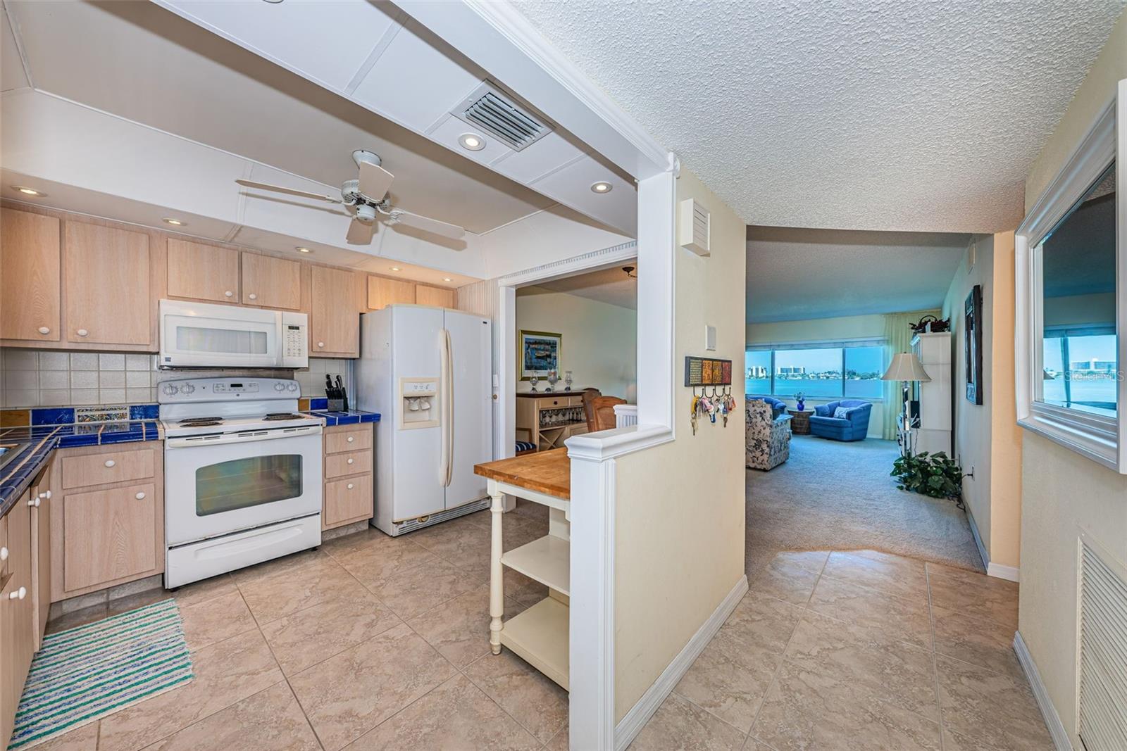 Image 7 of 64 For 4750 Cove Circle 303