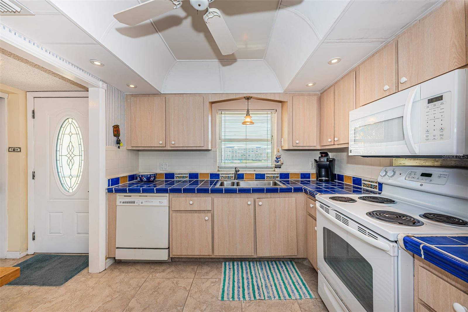 Image 8 of 64 For 4750 Cove Circle 303