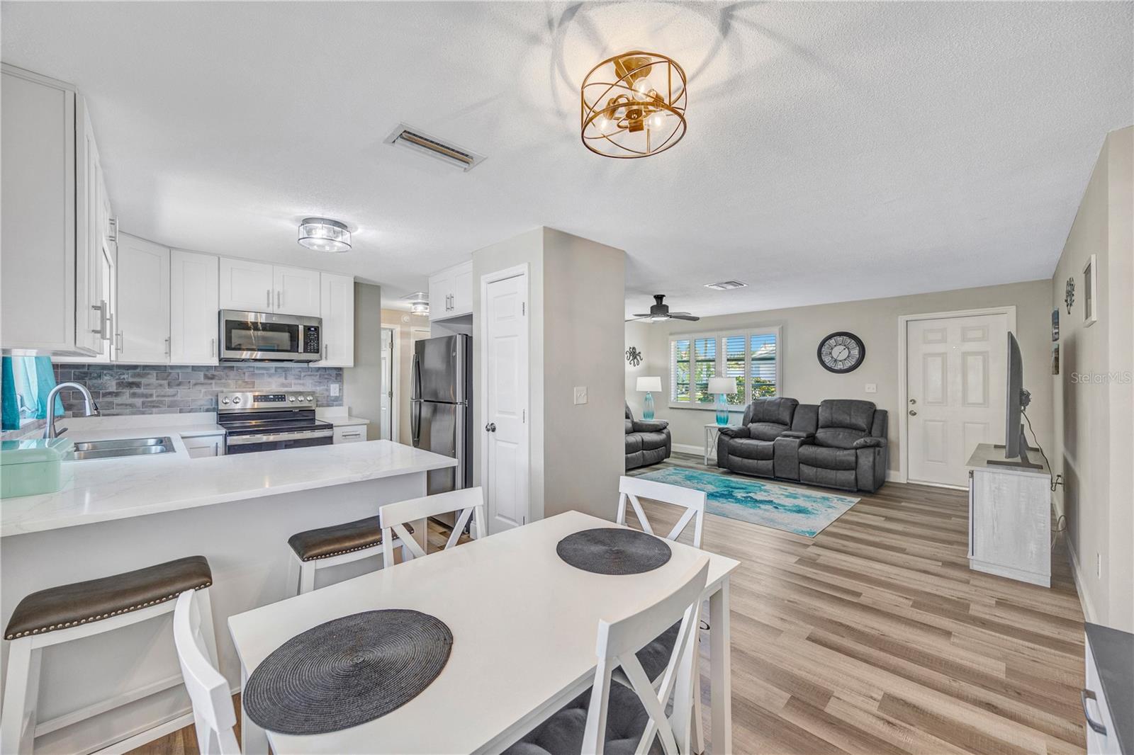 Image 10 of 59 For 2155 Edythe Dr