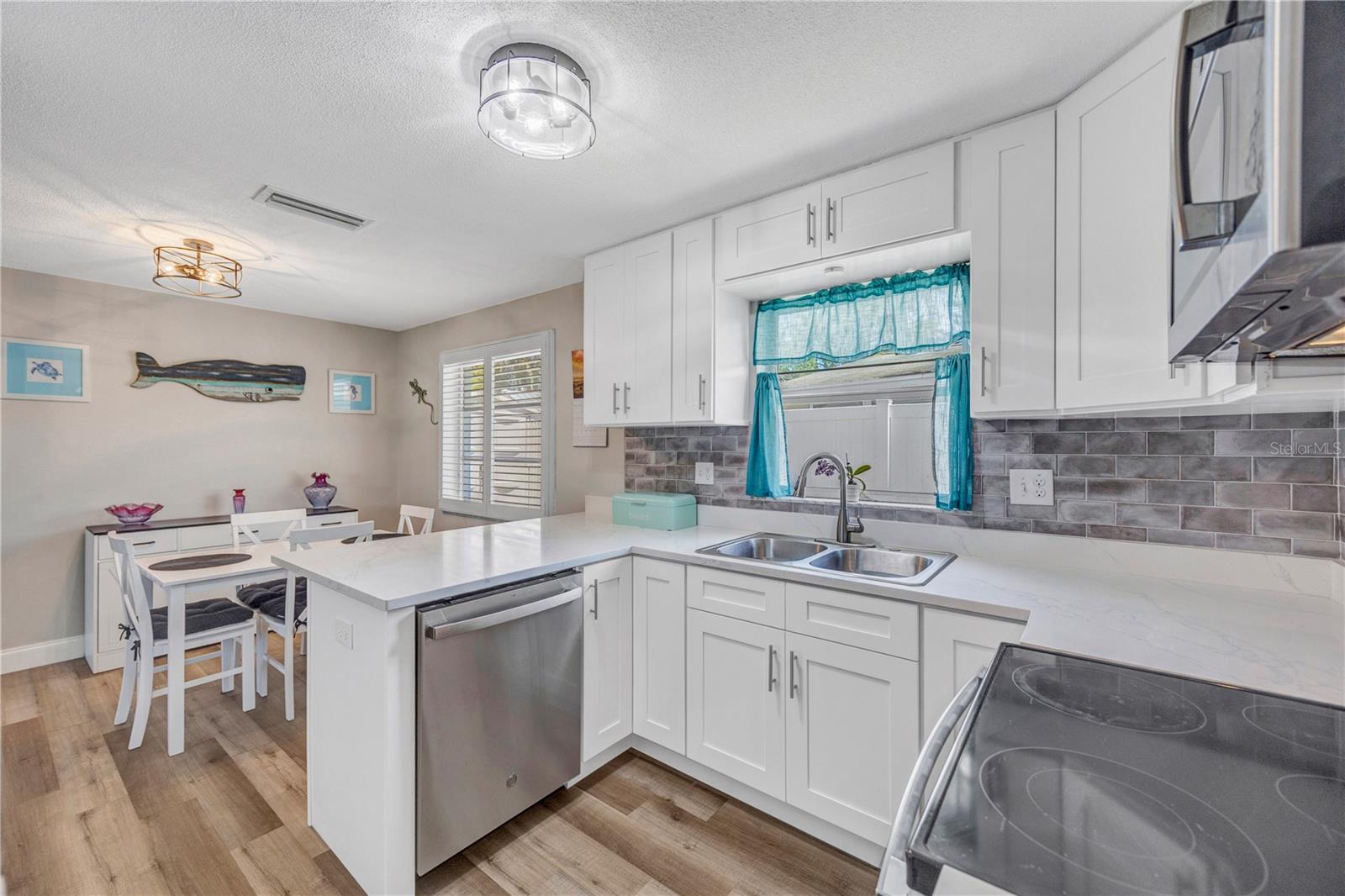 Image 13 of 59 For 2155 Edythe Dr