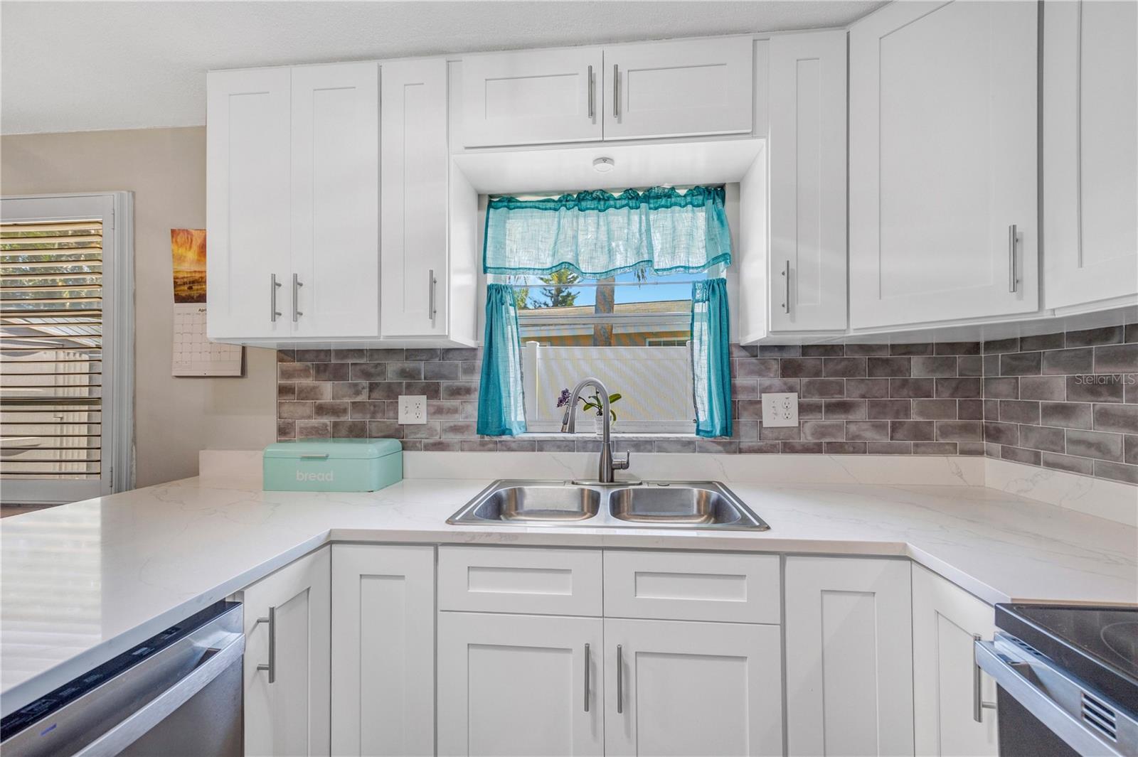 Image 14 of 59 For 2155 Edythe Dr