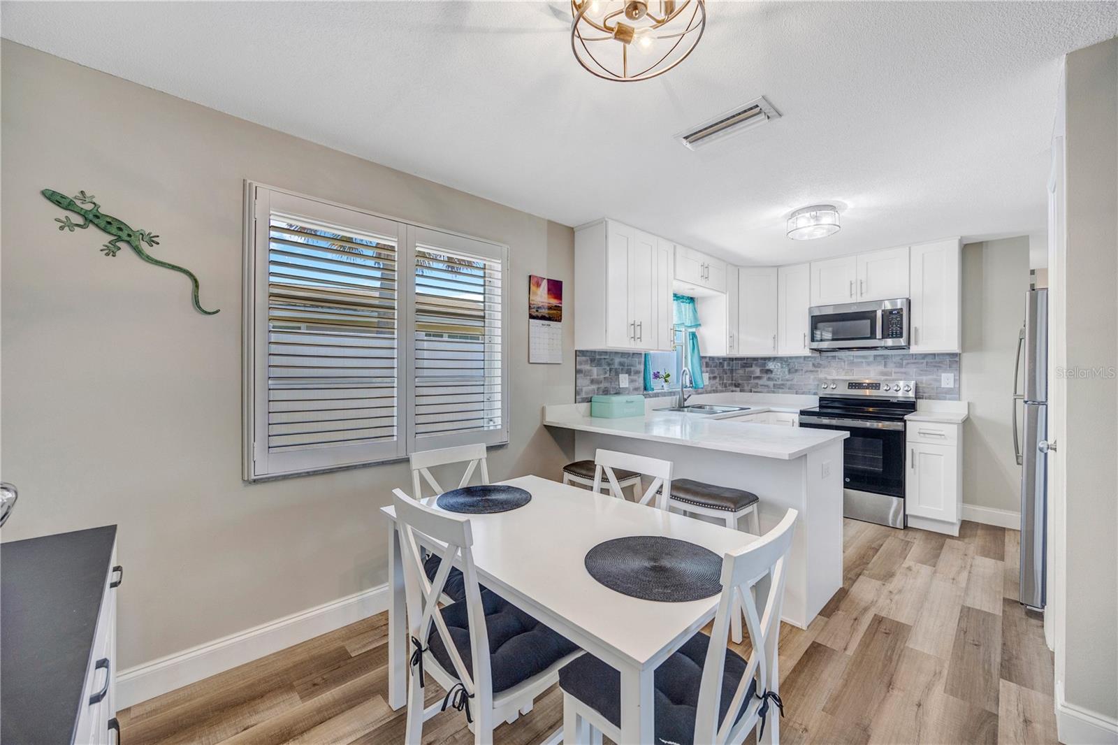 Image 16 of 59 For 2155 Edythe Dr