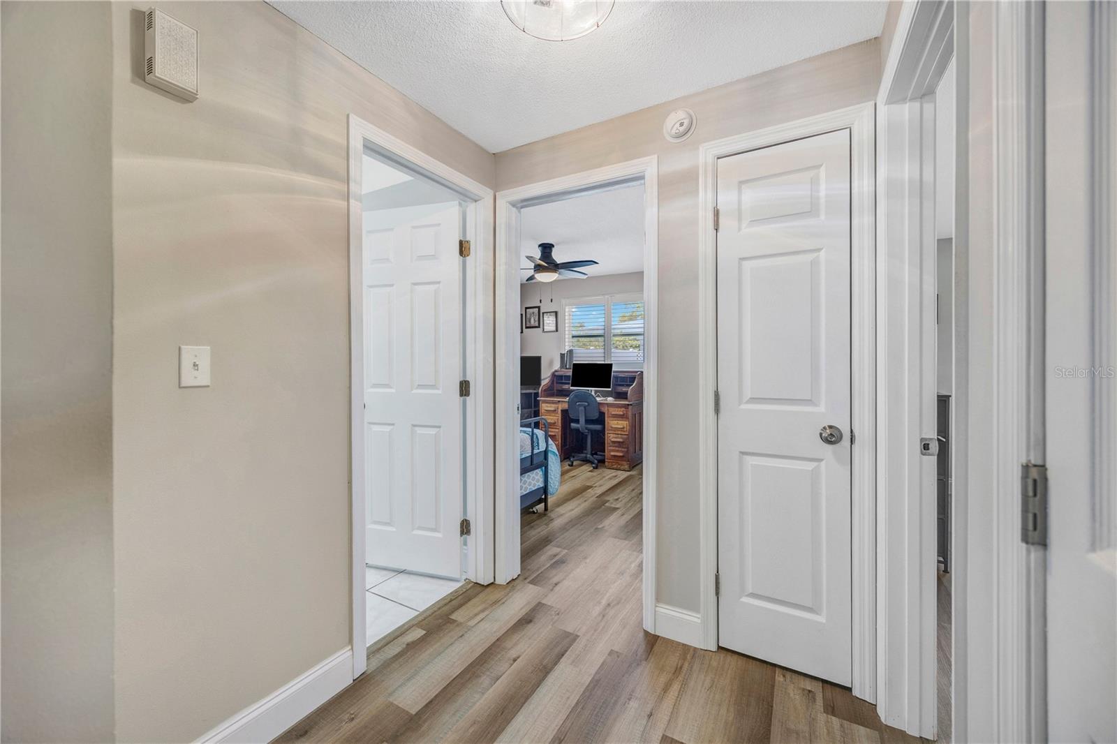 Image 18 of 59 For 2155 Edythe Dr