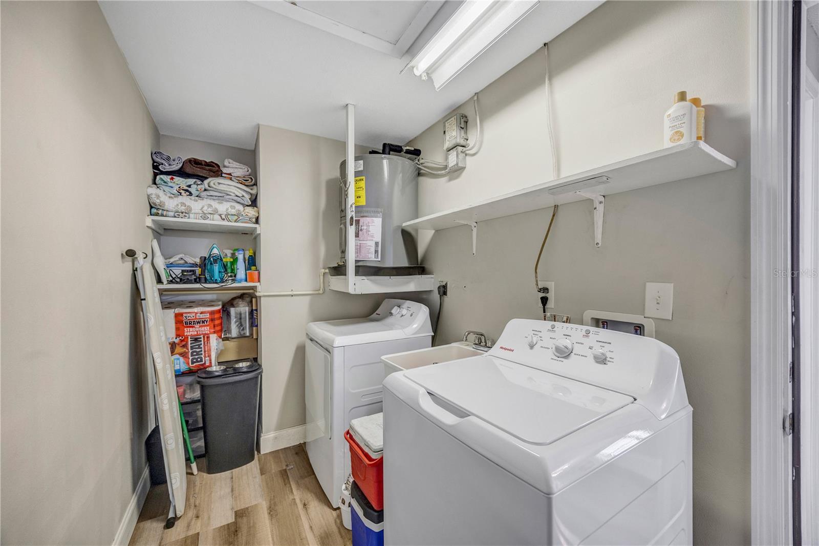Image 37 of 59 For 2155 Edythe Dr