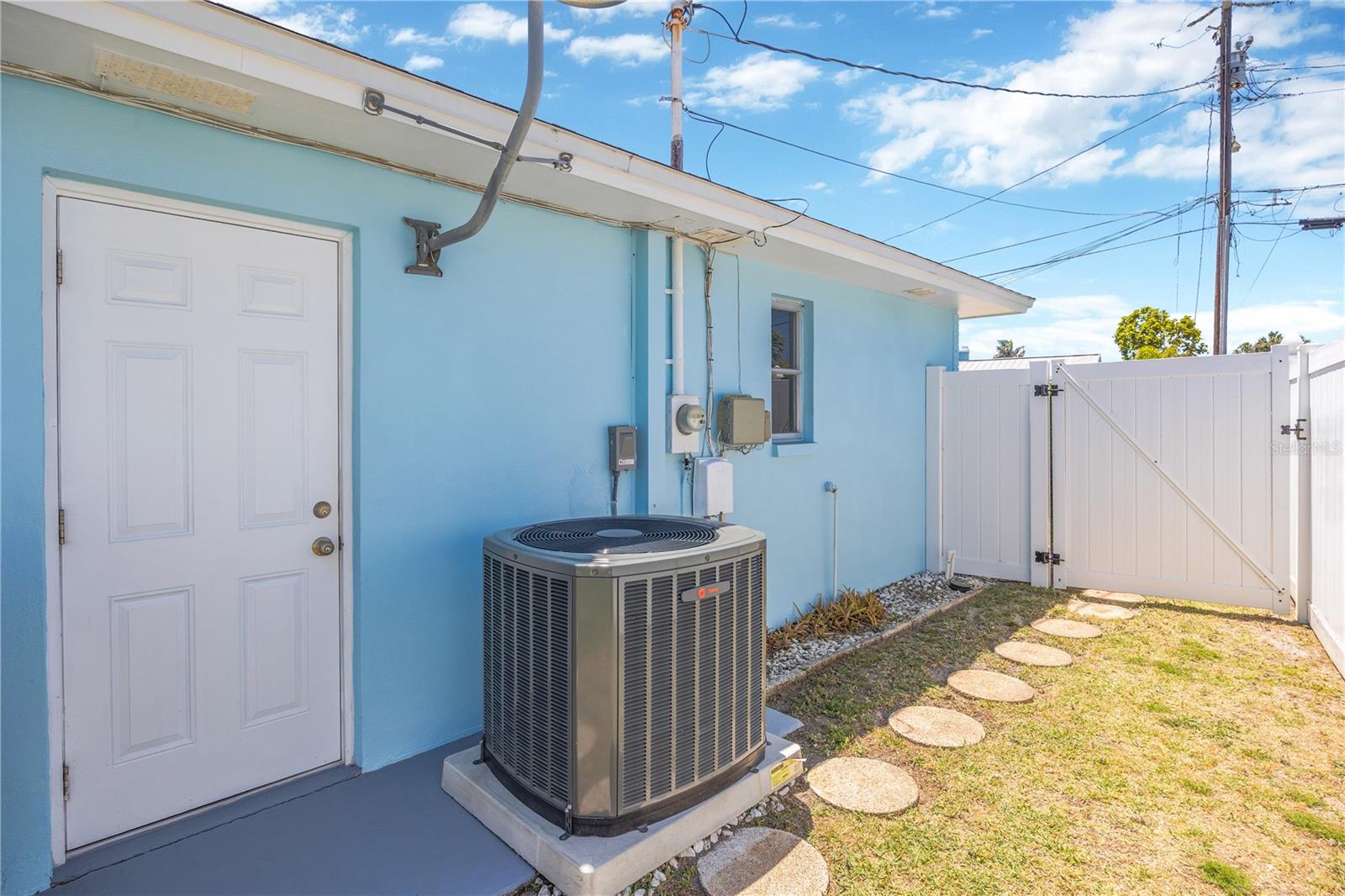 Image 39 of 59 For 2155 Edythe Dr