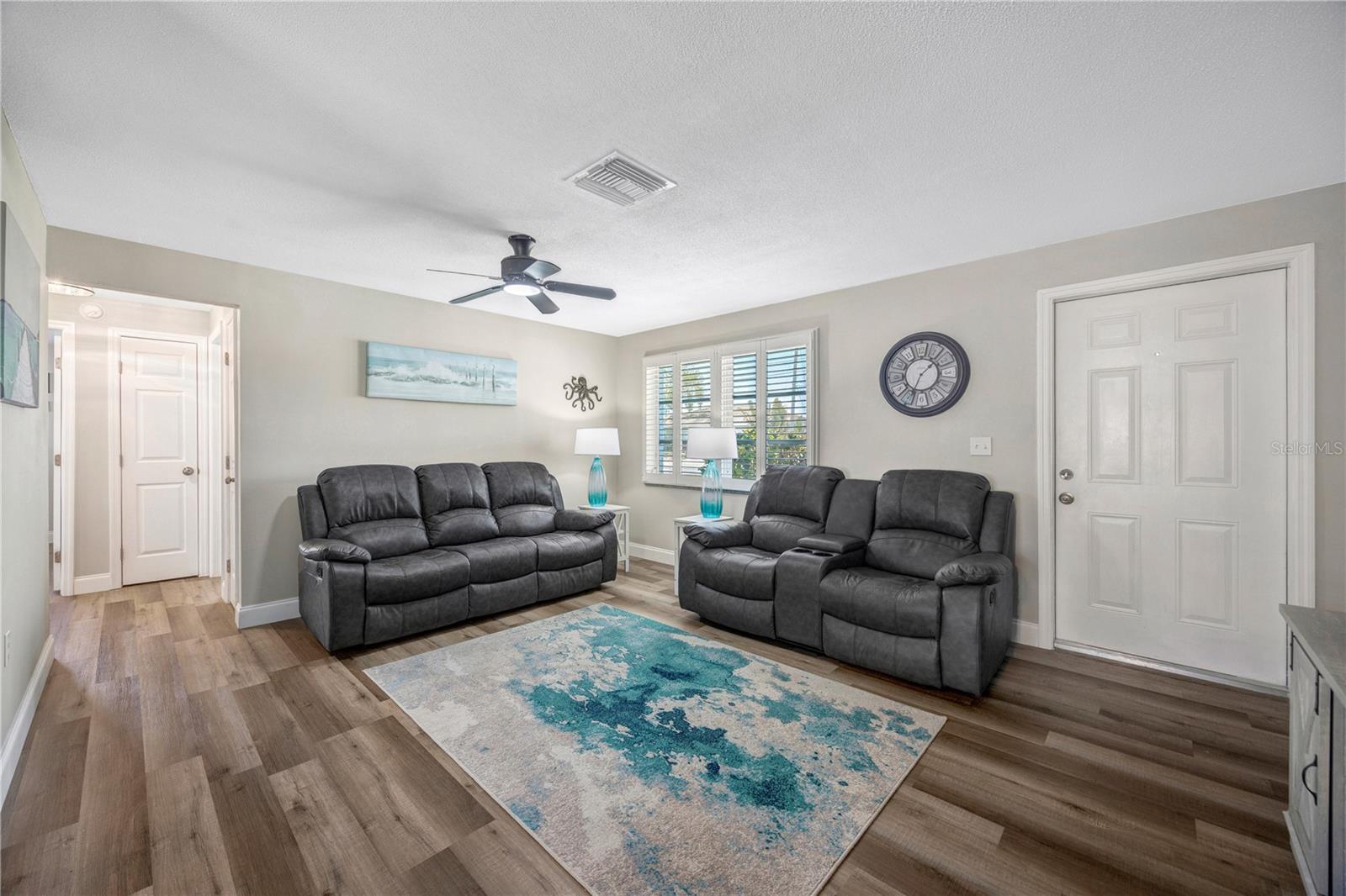 Image 4 of 59 For 2155 Edythe Dr