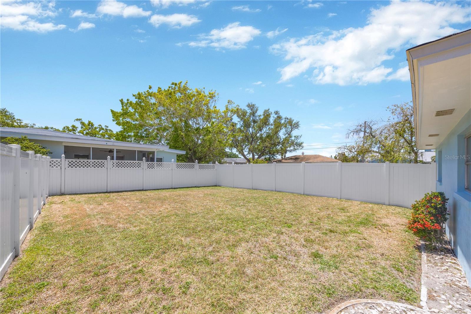 Image 41 of 59 For 2155 Edythe Dr