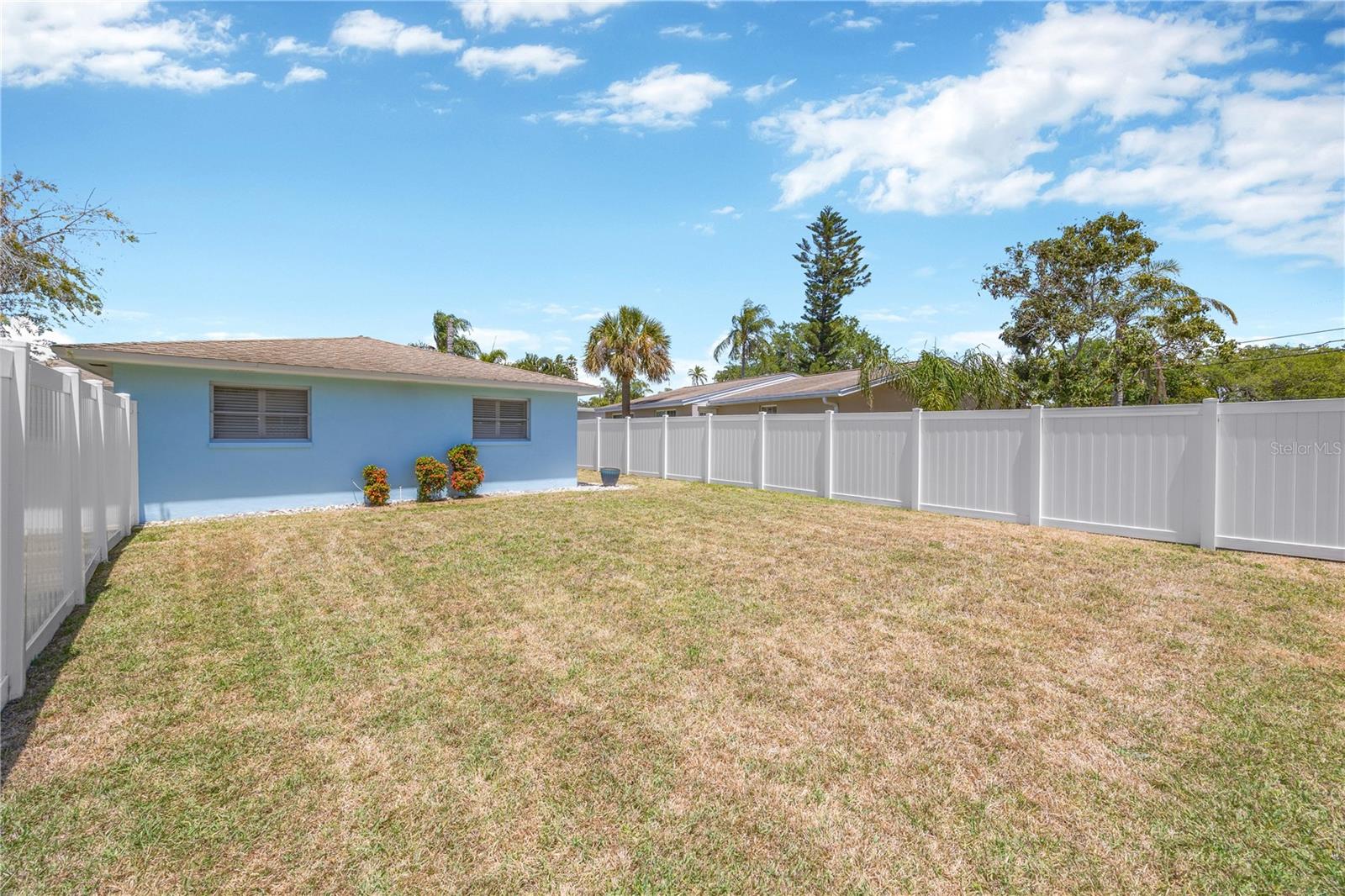 Image 43 of 59 For 2155 Edythe Dr