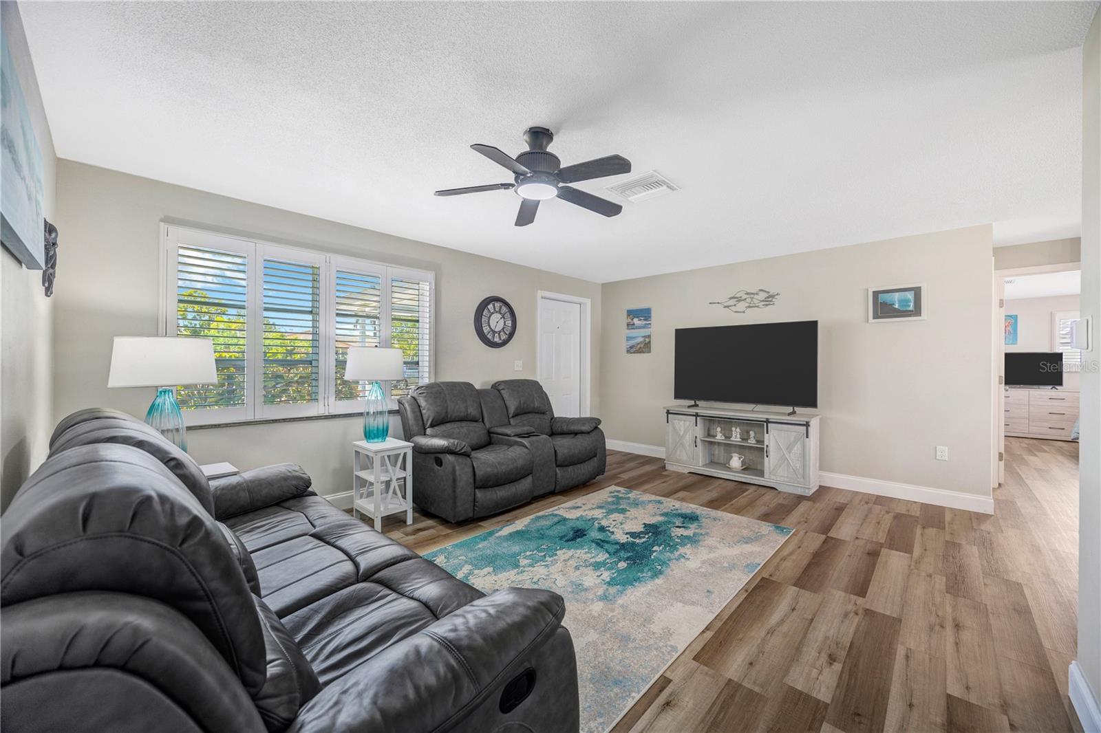 Image 5 of 59 For 2155 Edythe Dr