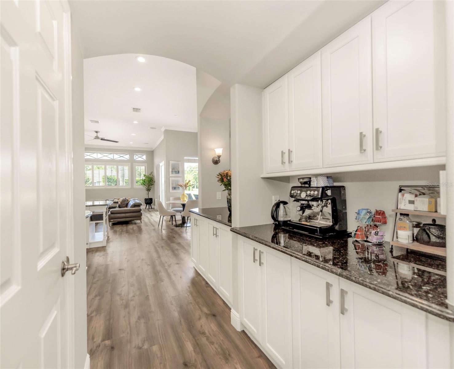 Listing photo id 8 for 3716 Janus Way