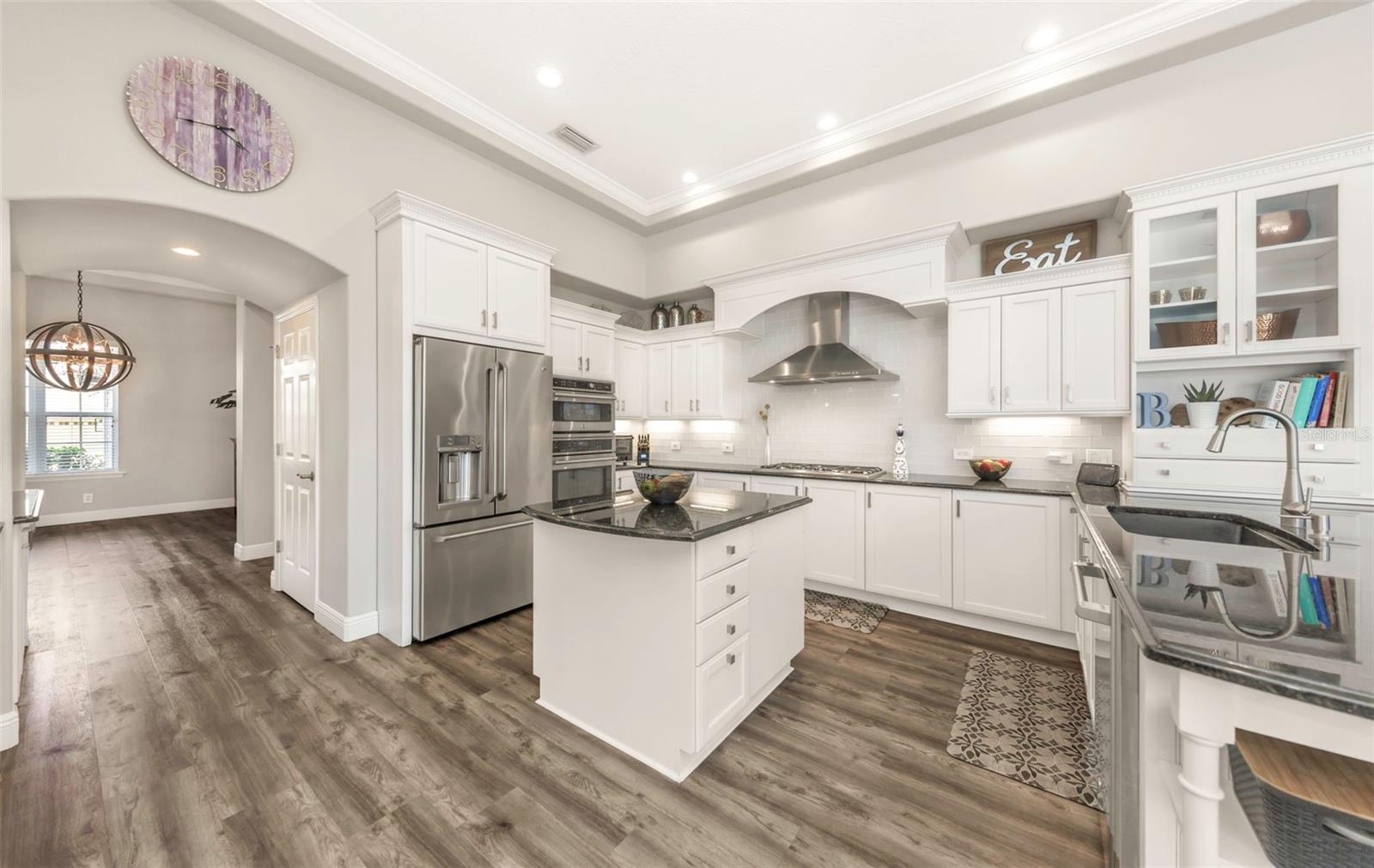 Listing photo id 9 for 3716 Janus Way