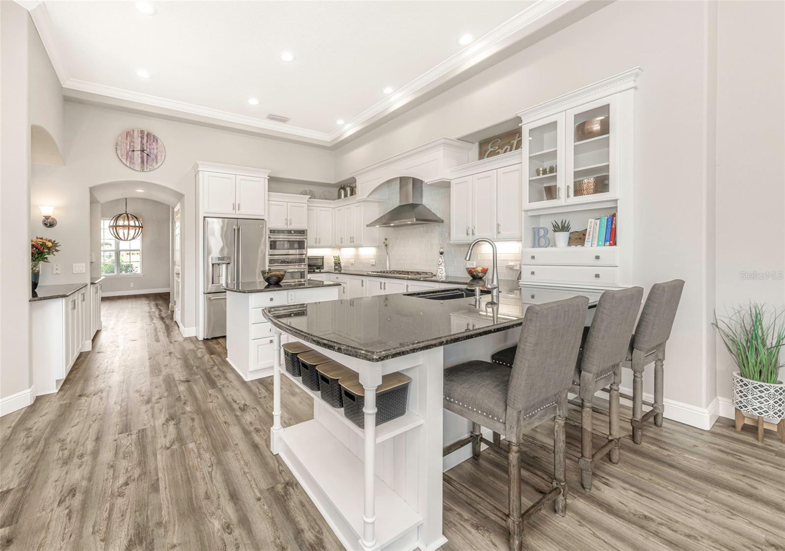 Listing photo id 11 for 3716 Janus Way