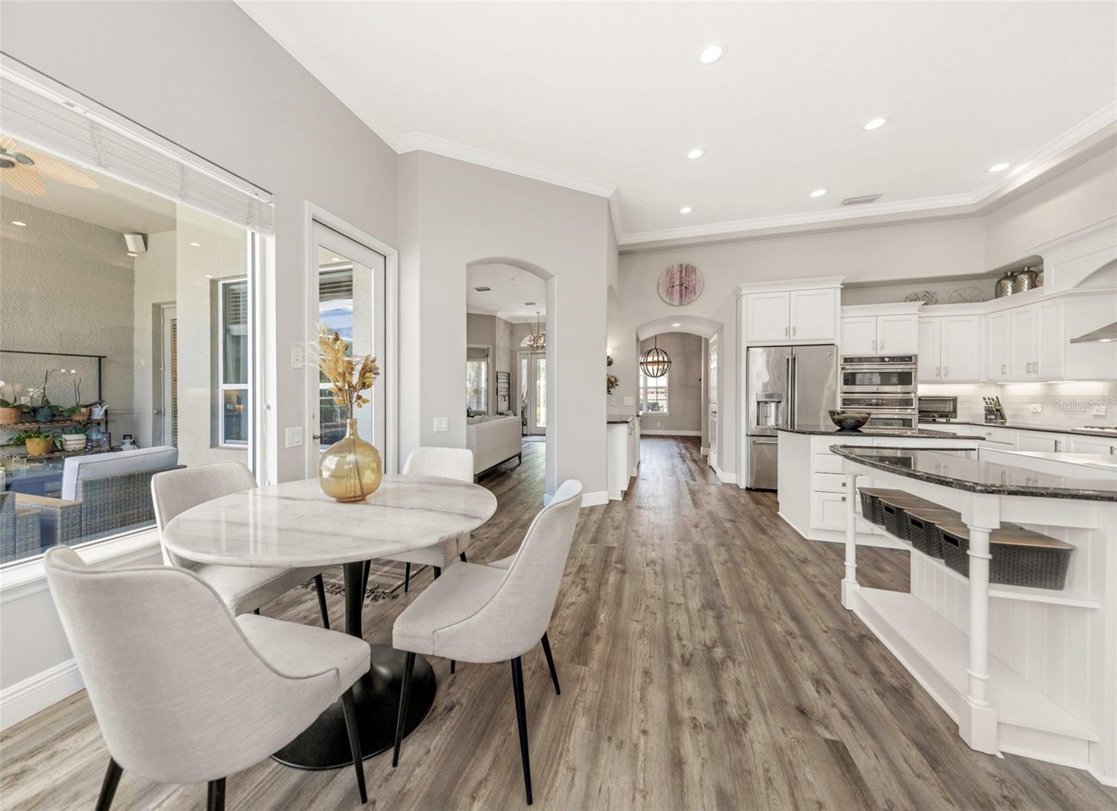 Listing photo id 15 for 3716 Janus Way