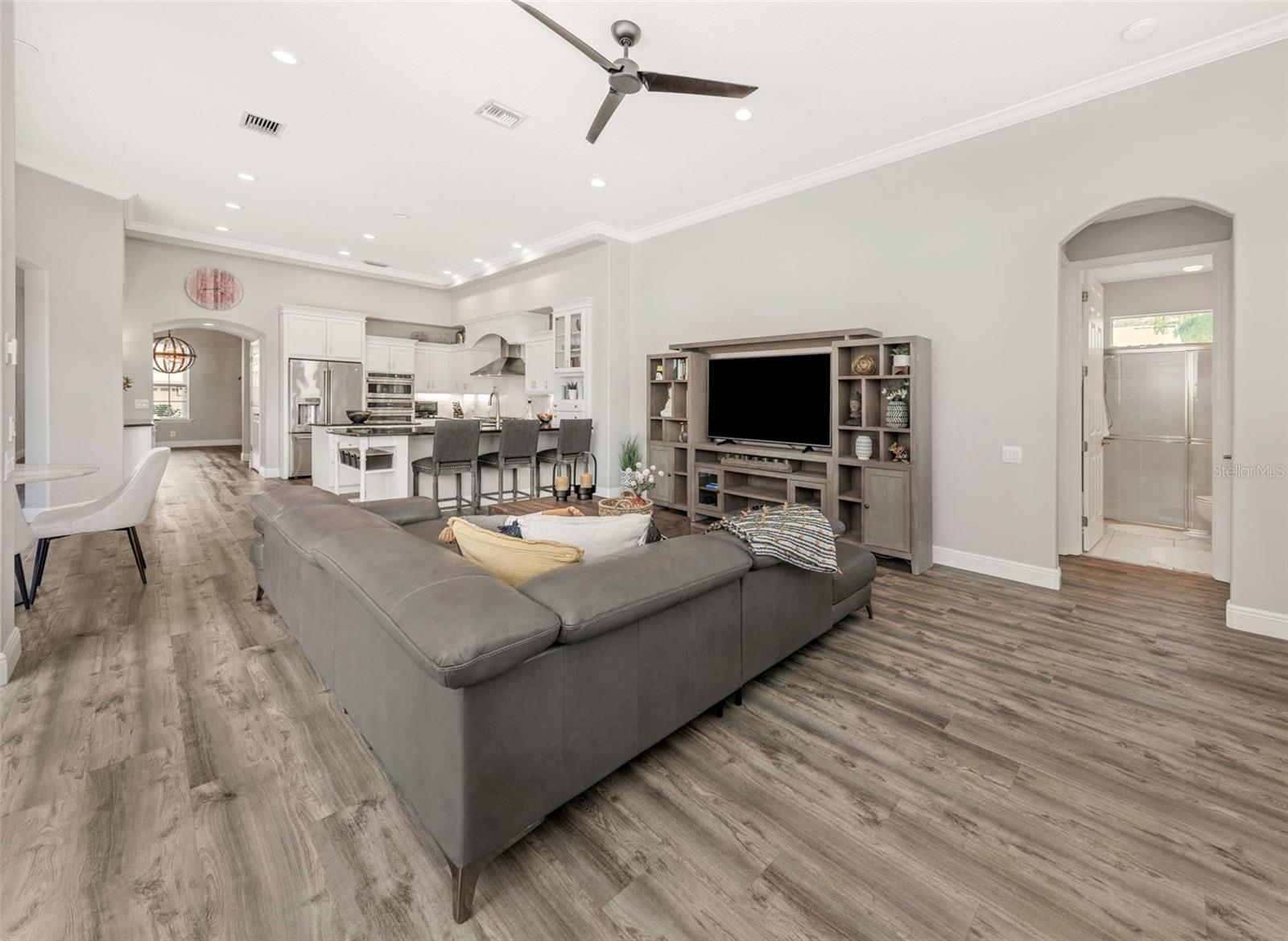 Listing photo id 16 for 3716 Janus Way