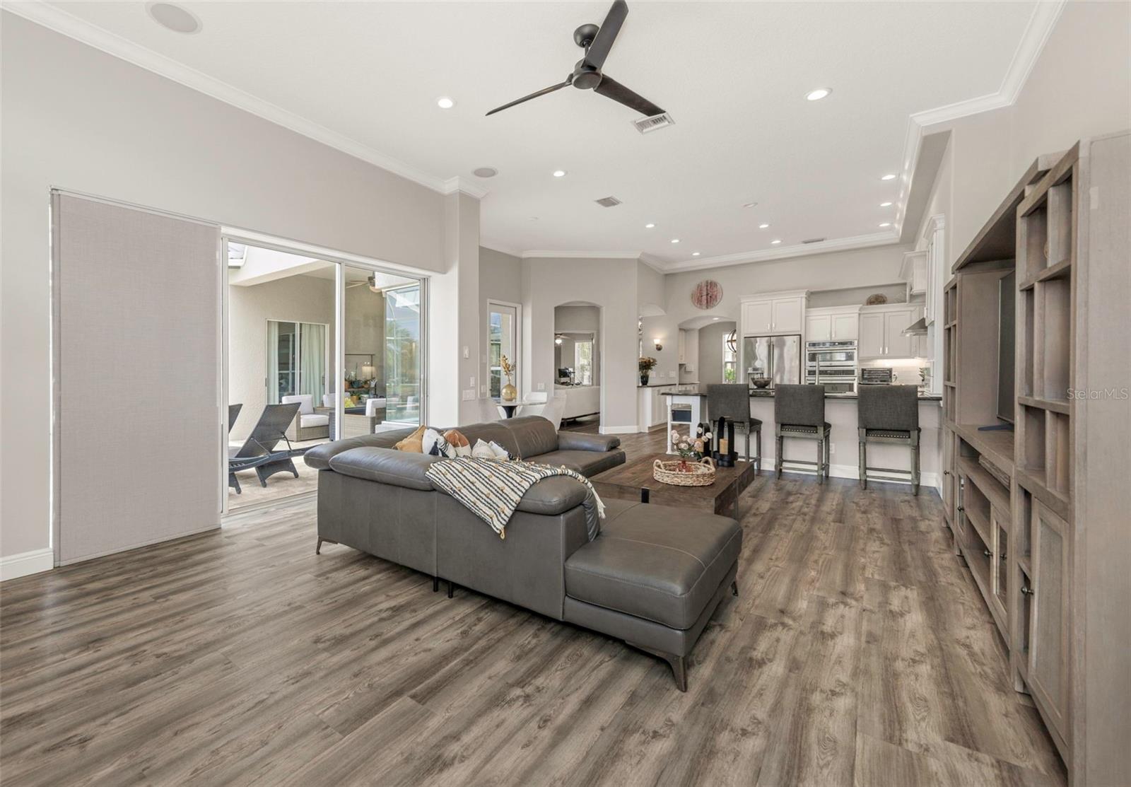 Listing photo id 17 for 3716 Janus Way