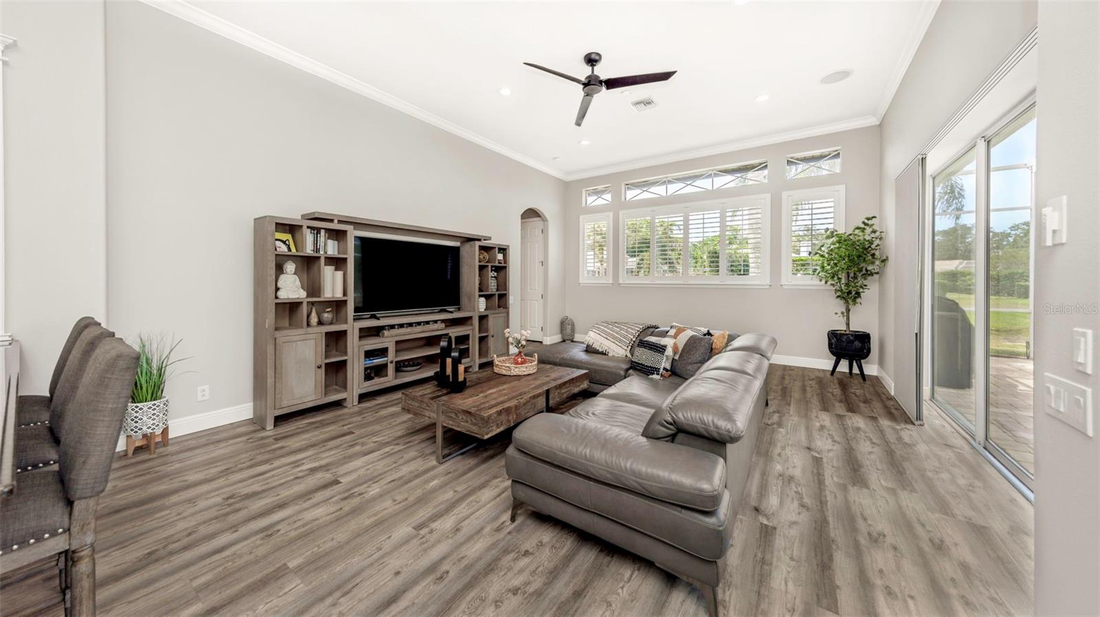 Listing photo id 18 for 3716 Janus Way