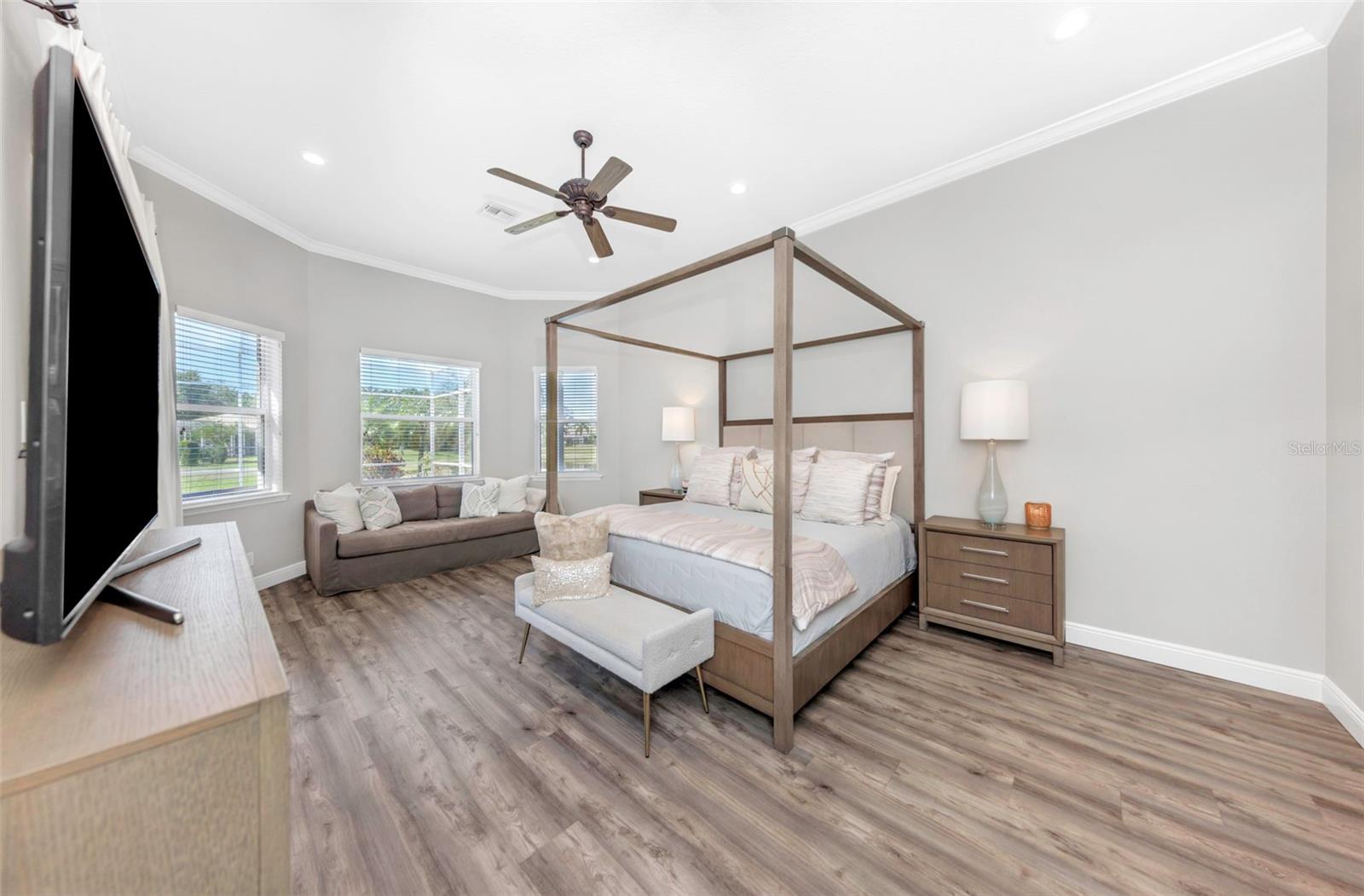 Listing photo id 20 for 3716 Janus Way