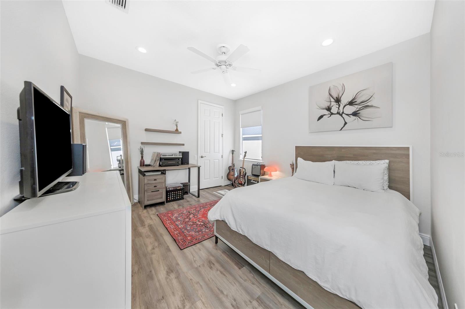 Listing photo id 27 for 3716 Janus Way
