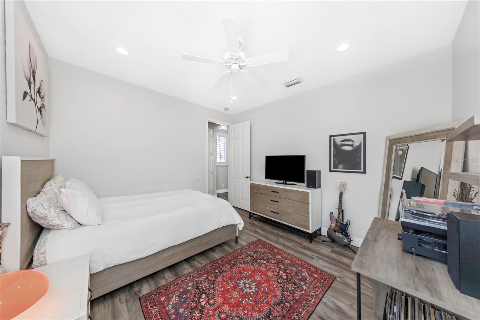 Listing photo id 28 for 3716 Janus Way