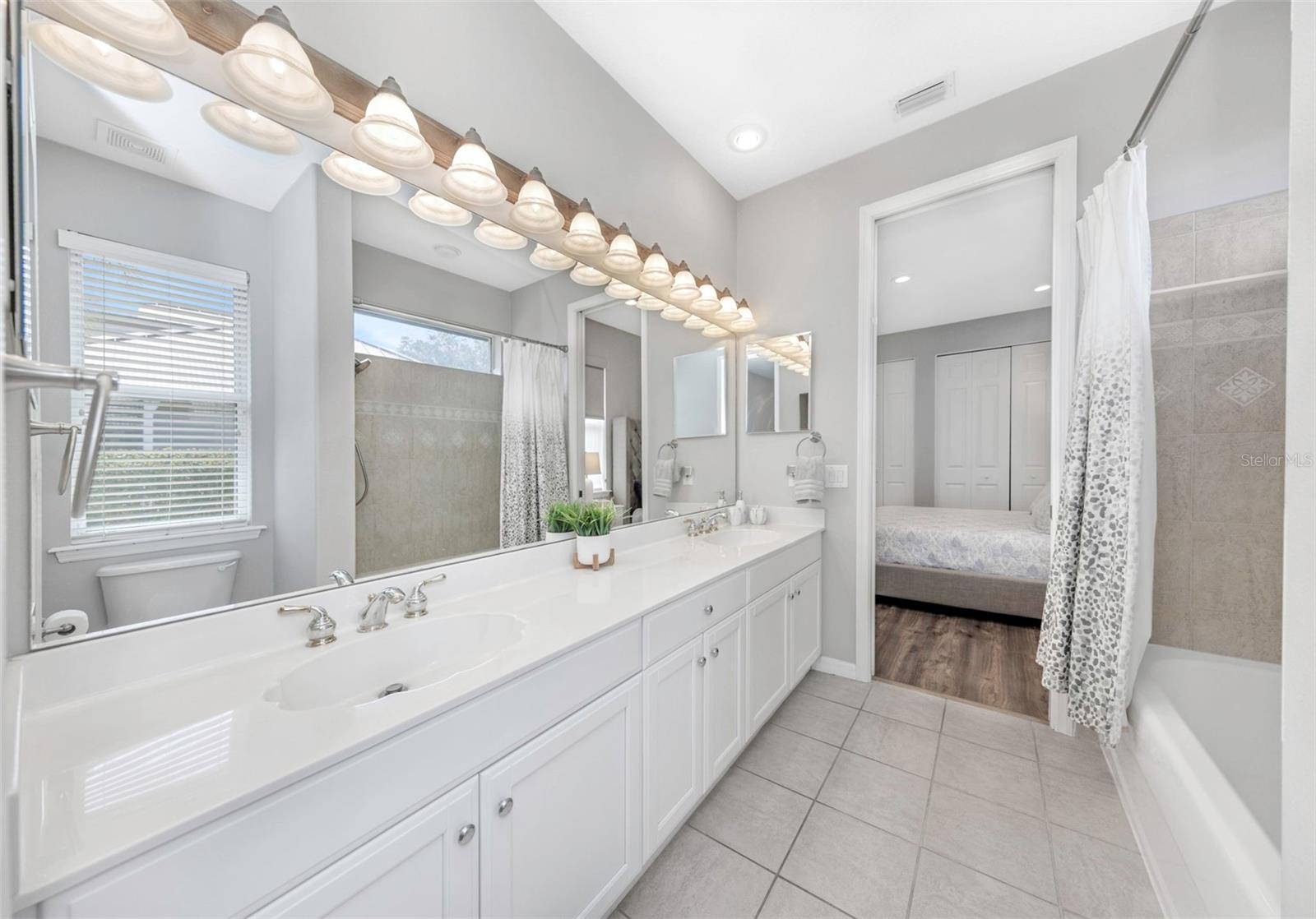 Listing photo id 32 for 3716 Janus Way