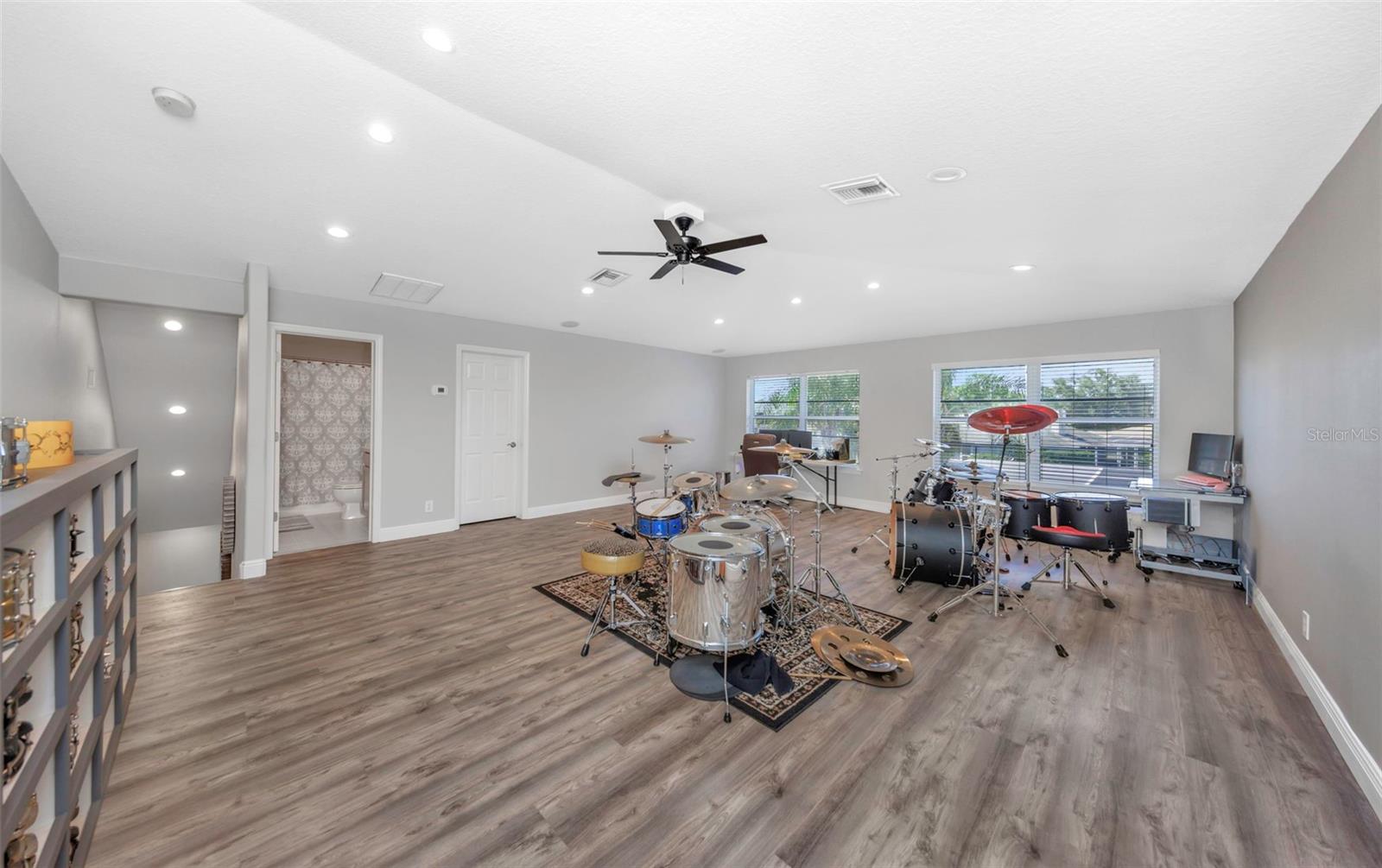 Listing photo id 37 for 3716 Janus Way